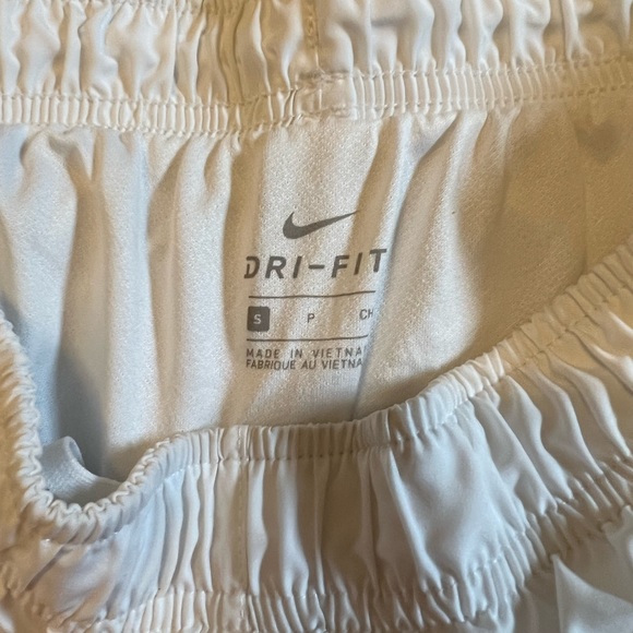 Nike dri-fit shorts - Picture 2 of 2